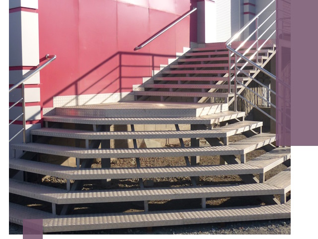 Лестницы для магазина в Петропавловске-Камчатском — изготовление и монтаж