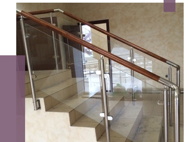 Комбинированные перила из металла и дерева в Петропавловске-Камчатском