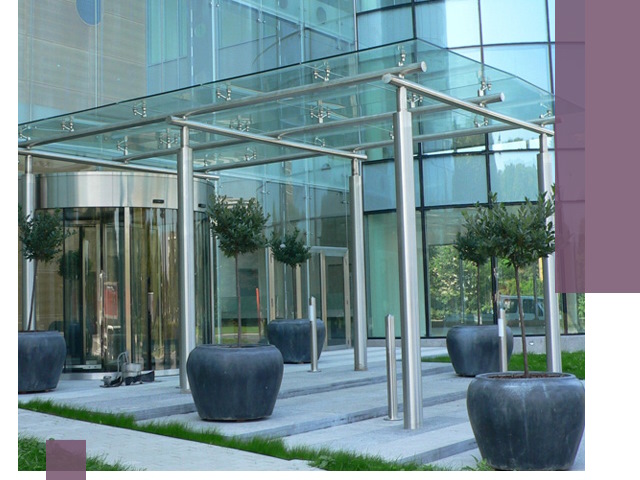 Навесы из стекла на заказ в Петропавловске-Камчатском — монтаж и установка